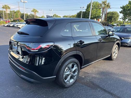 Crystal Black Pearl 2027 Honda HR-V LX