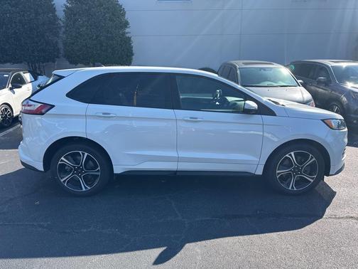 2022 Ford Edge ST