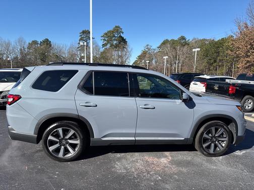 2025 Honda Pilot Touring 8-Passenger
