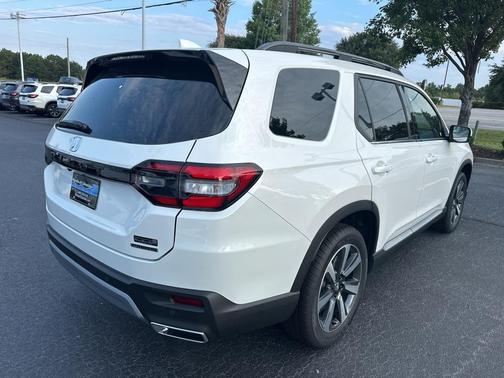 2025 Honda Pilot Touring 8-Passenger