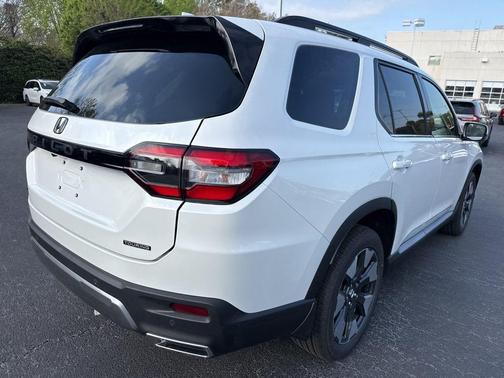 Platinum White Pearl 2026 Honda Pilot Touring 8-Passenger