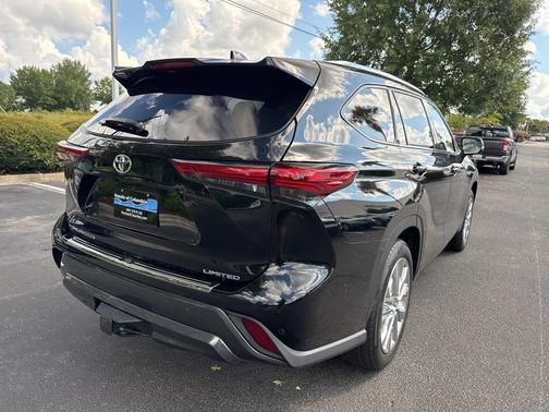 2022 Toyota Highlander Limited