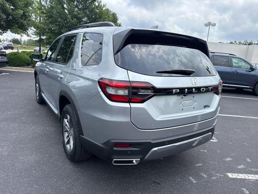 Solar Silver Metallic 2026 Honda Pilot EX-L