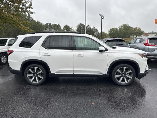 2023 Honda Pilot Touring 8-Passenger