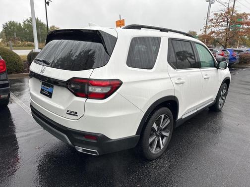 2023 Honda Pilot Touring 8-Passenger