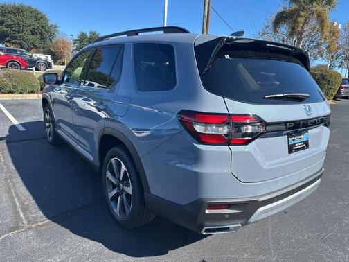 2025 Honda Pilot Touring 8-Passenger