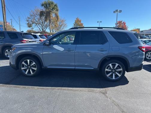 2025 Honda Pilot Touring 8-Passenger
