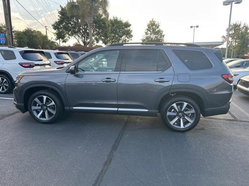 2025 Honda Pilot Touring 8-Passenger