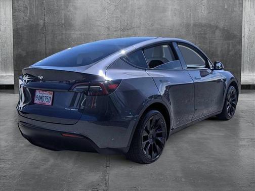 2022 Tesla Model Y Long Range Dual Motor All-Wheel Drive
