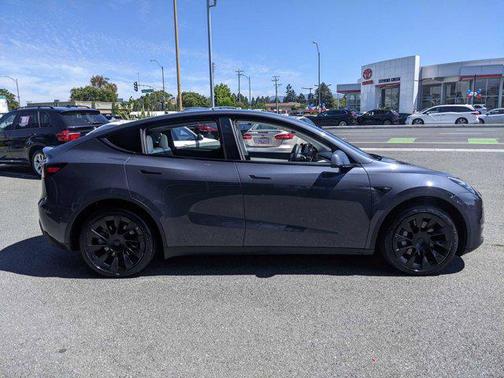 2022 Tesla Model Y Long Range Dual Motor All-Wheel Drive
