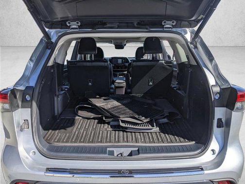 Celestial Silver Metallic 2022 Toyota Highlander Platinum