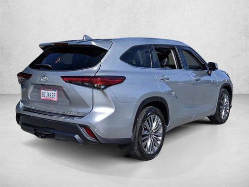 Celestial Silver Metallic 2022 Toyota Highlander Platinum