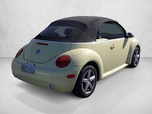 Mellow Yellow 2004 Volkswagen New Beetle GLS
