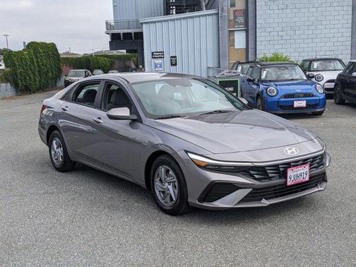 2024 Hyundai ELANTRA SE