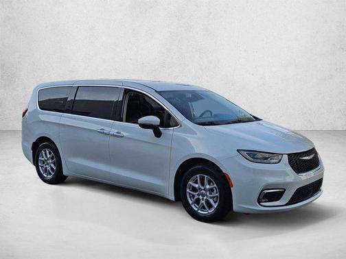 Bright White Clearcoat 2023 Chrysler Pacifica Touring L