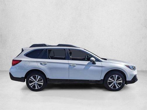 Crystal White Pearl 2019 Subaru Outback 2.5i Limited