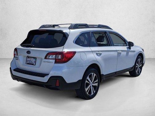 Crystal White Pearl 2019 Subaru Outback 2.5i Limited