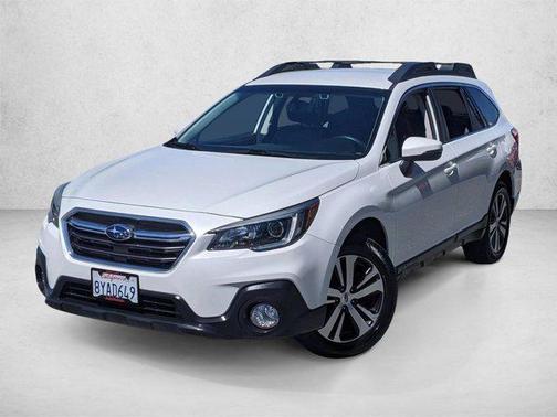 Crystal White Pearl 2019 Subaru Outback 2.5i Limited