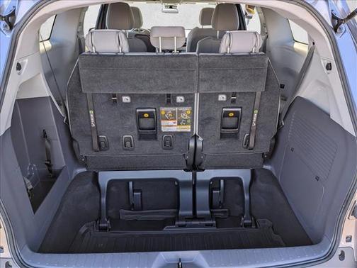 2022 Toyota Sienna LE