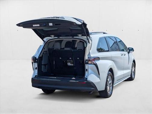 2023 Toyota Sienna XLE 8 Passenger