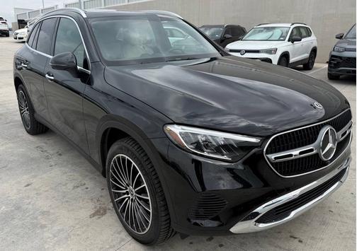 Obsidian Black Metallic 2026 Mercedes-Benz GLC 300