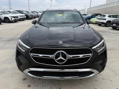 Obsidian Black Metallic 2026 Mercedes-Benz GLC 300
