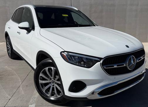 Polar White 2026 Mercedes-Benz GLC 300