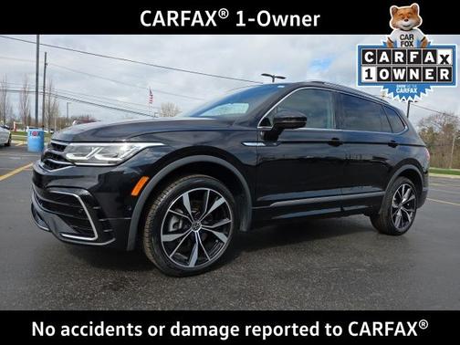 Deep Black Pearl Effect 2024 Volkswagen Tiguan 2.0T SEL R-Line