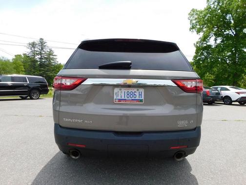 Pepperdust Metallic 2018 Chevrolet Traverse LT Cloth