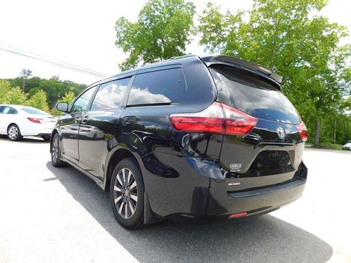 Midnight Black Metallic 2020 Toyota Sienna XLE Premium