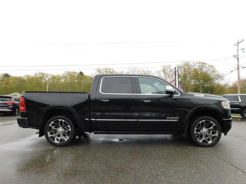 Diamond Black Crystal Pearlcoat 2019 RAM 1500 Limited