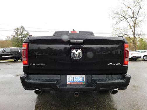 Diamond Black Crystal Pearlcoat 2019 RAM 1500 Limited