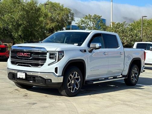 Glacier White Tricoat 2026 GMC Sierra 1500 SLT