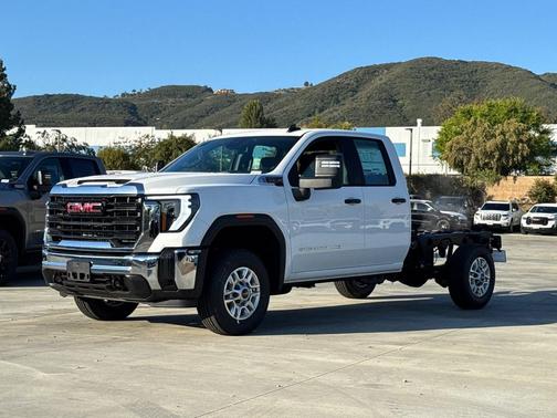 Summit White 2026 GMC Sierra 2500 Pro