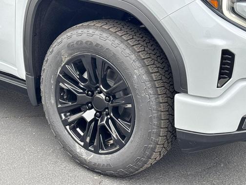 Glacier White Tricoat 2026 GMC Sierra 1500 Denali