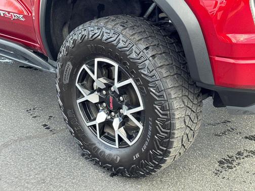 2023 GMC Canyon AT4X