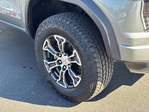 2024 GMC Canyon AT4