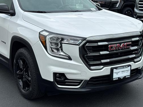 White Frost Tricoat 2022 GMC Terrain AWD AT4
