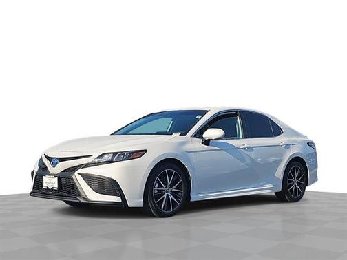 2024 Toyota Camry Hybrid SE