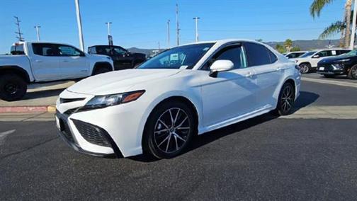 2024 Toyota Camry Hybrid SE