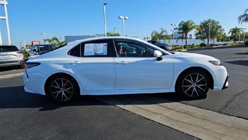 2024 Toyota Camry Hybrid SE