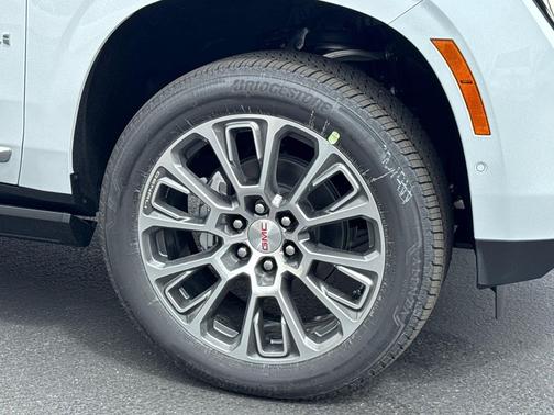 Glacier White Tricoat 2026 GMC Yukon XL Denali