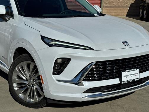 Iridescent White Tricoat 2026 Buick Envision Avenir AWD