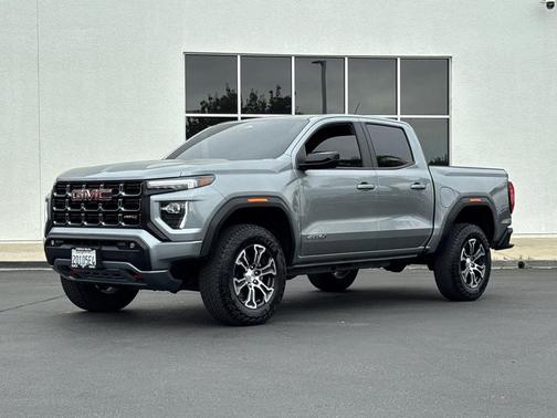 Sterling Metallic 2025 GMC Canyon AT4