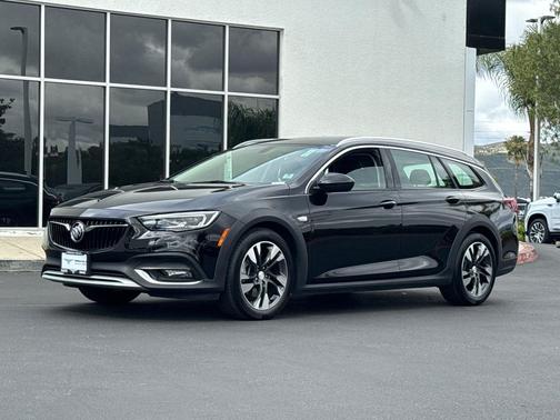 Ebony Twilight Metallic 2018 Buick Regal TourX Preferred