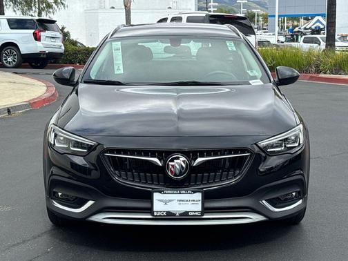 Ebony Twilight Metallic 2018 Buick Regal TourX Preferred