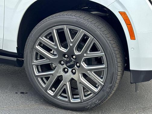 Glacier White Tricoat 2026 GMC Yukon XL Denali Ultimate