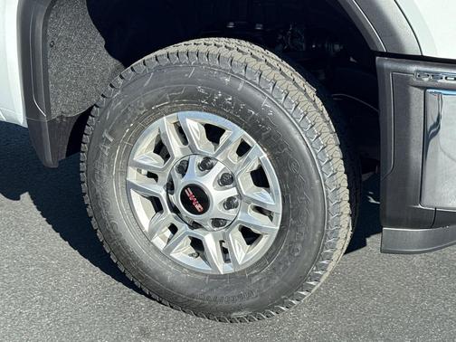 Summit White 2026 GMC Sierra 2500 Pro