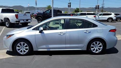 Photo 5 of 30 of 2022 Toyota Corolla LE