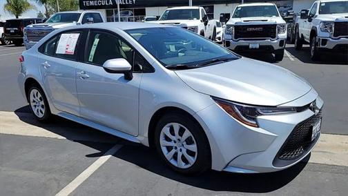 Photo 2 of 30 of 2022 Toyota Corolla LE